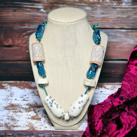 Hand-made necklace with ceramic and glass beads - Picture 2 of 8